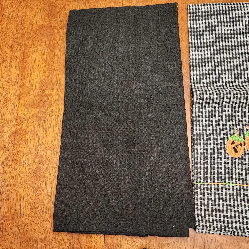Halloween kitchen towels and pot holder set